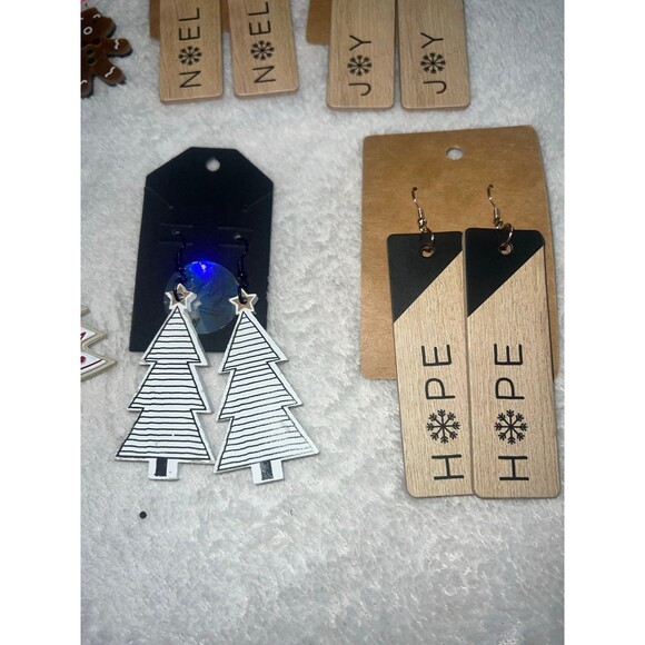 Christmas earring lot - 8 new earrings - Picture 5 of 5